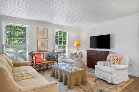 Living - 707 Windsor Dr, Anderson, SC 29621 photo 4 of 9