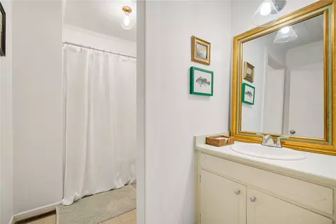 Bath - 707 Windsor Dr, Anderson, SC 29621 photo 1 of 3