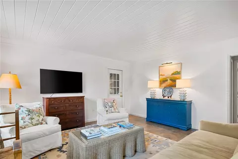 Living - 707 Windsor Dr, Anderson, SC 29621 photo 2 of 9