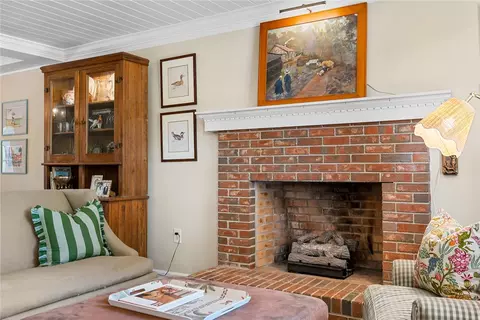 Living - 707 Windsor Dr, Anderson, SC 29621 photo 7 of 9