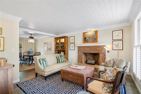 Living - 707 Windsor Dr, Anderson, SC 29621 photo 6 of 9