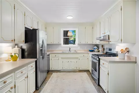 Kitchen - 707 Windsor Dr, Anderson, SC 29621 photo 1 of 4