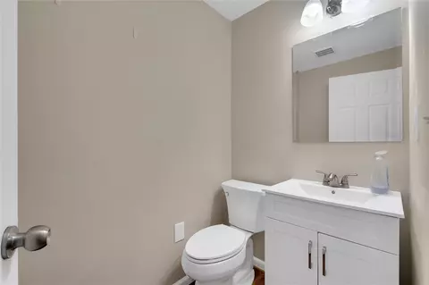 460 W Queen St, Pendleton, SC 29670 photo 4