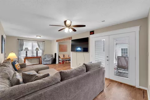 460 W Queen St, Pendleton, SC 29670 photo 8