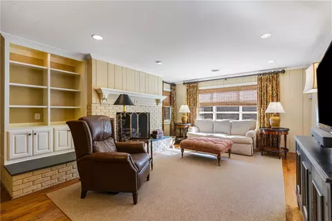 Living - 200 Augusta St, Easley, SC 29640 photo 2 of 4