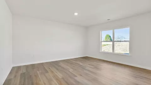Living - 409 Caprock Ct, Seneca, SC 29678 photo 5 of 5