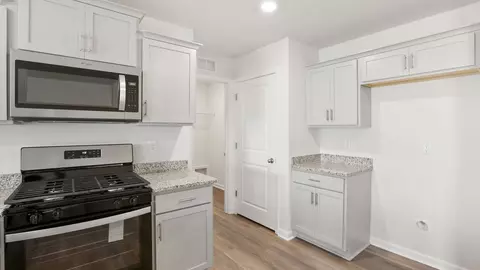 Kitchen - 409 Caprock Ct, Seneca, SC 29678 photo 4 of 4