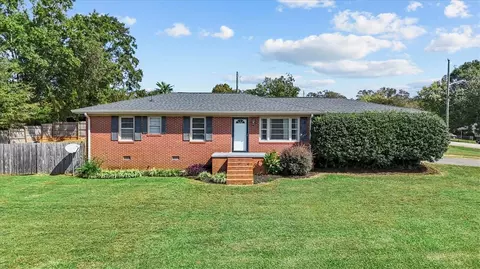 101 Pleasant Dr, Seneca, SC 29678