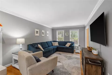 Living - 344 Camperdown Ct, Easley, SC 29642 photo 2 of 5