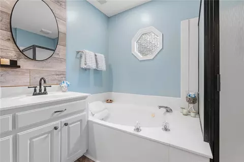 Bath - 344 Camperdown Ct, Easley, SC 29642 photo 2 of 4