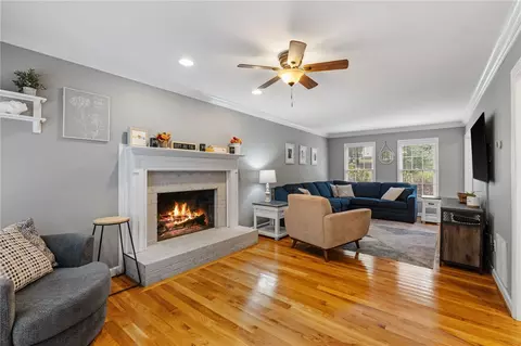Living - 344 Camperdown Ct, Easley, SC 29642 photo 4 of 5
