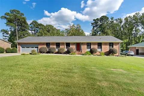 410 Colonial Dr, Greenwood, SC 29649