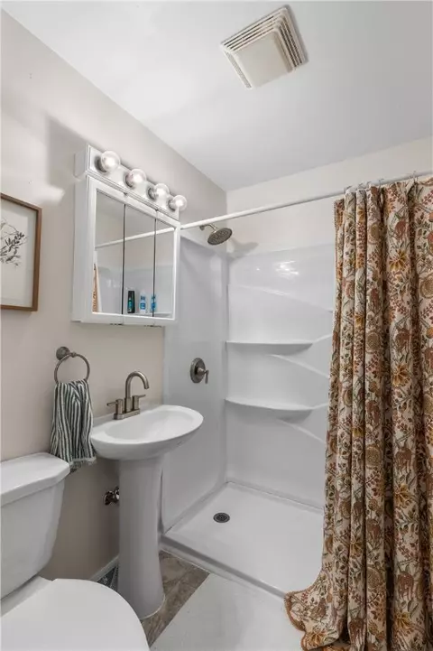 Bath - 846 Crouch Dr, Pendleton, SC 29670 photo 1 of 1
