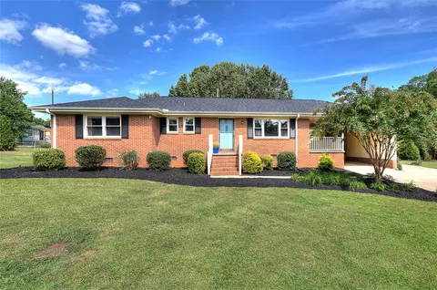 301 Bannister St, Easley, SC 29640