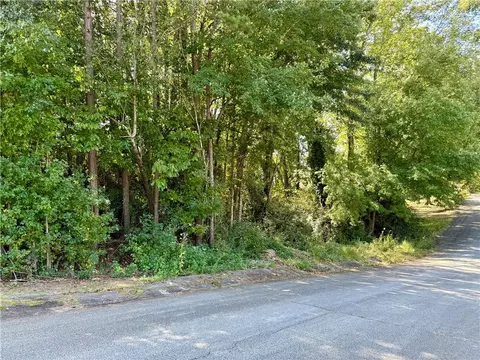 305 Creek Dr, Seneca, SC 29678