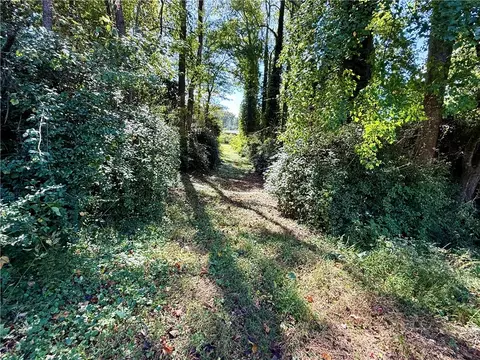 305 Creek Dr, Seneca, SC 29678 photo 6