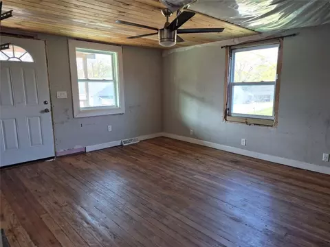 Living - 112 Overbrook St, Pickens, SC 29671 photo 4 of 4