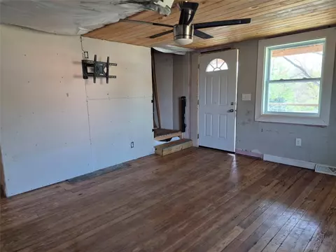 Living - 112 Overbrook St, Pickens, SC 29671 photo 2 of 4