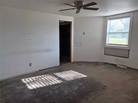 Living - 112 Overbrook St, Pickens, SC 29671 photo 3 of 4