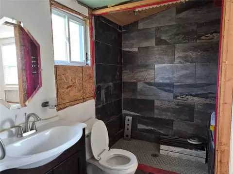 Bath - 112 Overbrook St, Pickens, SC 29671 photo 2 of 2