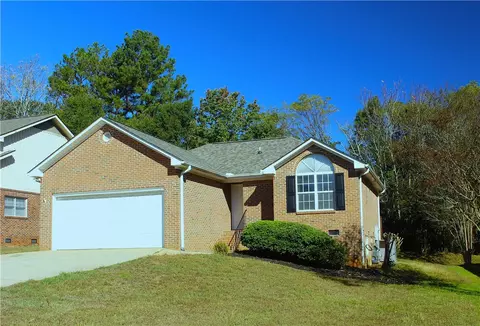9 Woodbridge Cir, Anderson, SC 29621