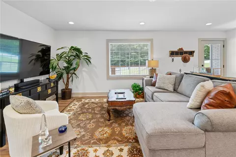 Living - 698 Pickett Post Rd, Walhalla, SC 29691 photo 2 of 4