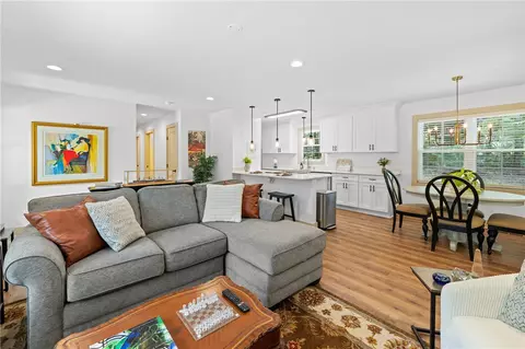 Living - 698 Pickett Post Rd, Walhalla, SC 29691 photo 4 of 4