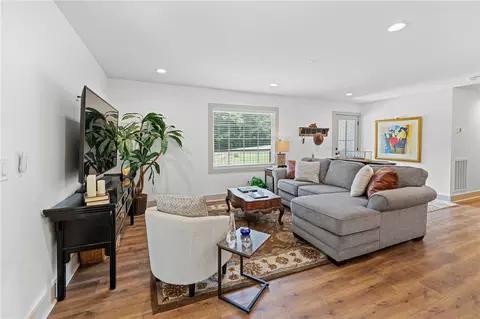 Living - 698 Pickett Post Rd, Walhalla, SC 29691 photo 3 of 4