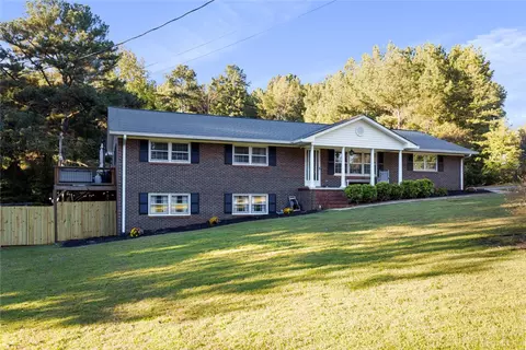 201 Keowee Trl, Seneca, SC 29672