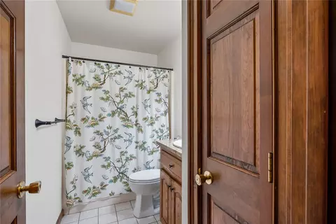 Bath - 119 Devon Ct, Easley, SC 29640 photo 3 of 5