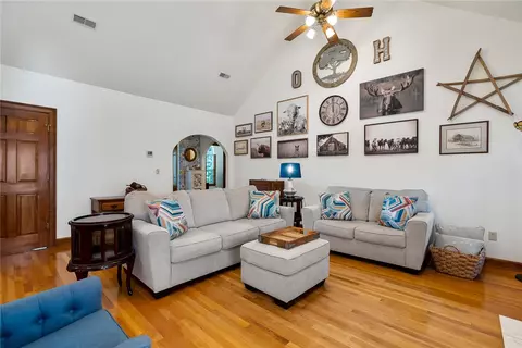 Living - 119 Devon Ct, Easley, SC 29640 photo 2 of 3