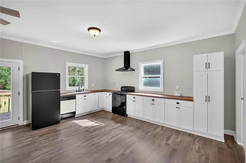 Kitchen - 800 Holliday Dam Rd, Honea Path, SC 29654 photo 4 of 4