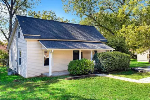 202 Barton St, Easley, SC 29640