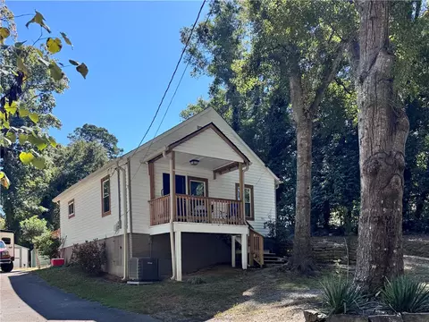 210 N Broad St, Westminster, SC 29693