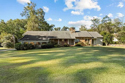 102 S Poplar St, Seneca, SC 29678