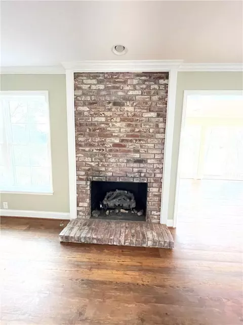 Living - 720 Lakeside Dr, Anderson, SC 29621 photo 3 of 6
