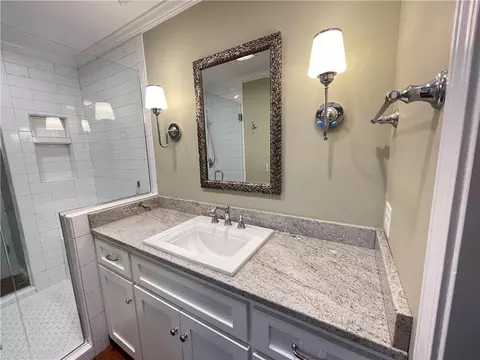 Bath - 720 Lakeside Dr, Anderson, SC 29621 photo 3 of 4