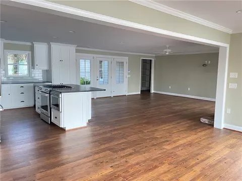 Living - 720 Lakeside Dr, Anderson, SC 29621 photo 2 of 6