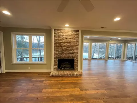 Living - 720 Lakeside Dr, Anderson, SC 29621 photo 5 of 6