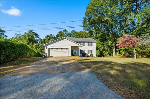 303 Edgewater Dr, Anderson, SC 29626