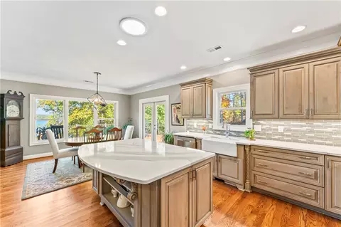 Kitchen - 304 Falling Leaf Ct, Seneca, SC 29672 photo 2 of 3