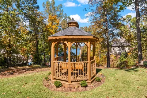 Exterior - 304 Falling Leaf Ct, Seneca, SC 29672 photo 9 of 9