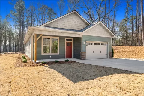 526 S Bibb St #A, Westminster, SC 29693