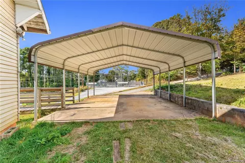 Exterior - 208 Branch St, Walhalla, SC 29691 photo 3 of 4
