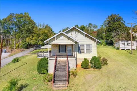 208 Branch St, Walhalla, SC 29691