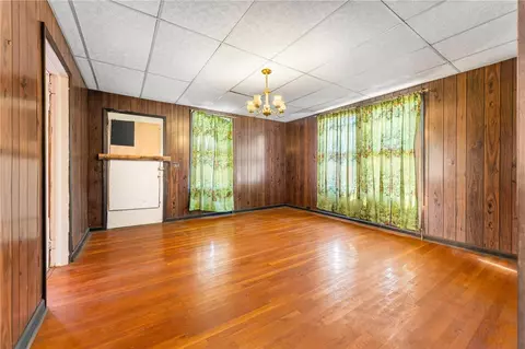 Living - 208 Branch St, Walhalla, SC 29691 photo 2 of 3