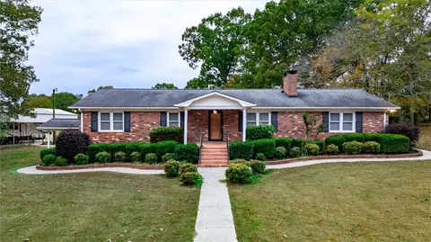 102 Westwood Cir, Pickens, SC 29671