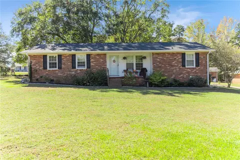 8 Pinecrest Dr, Williamston, SC 29697