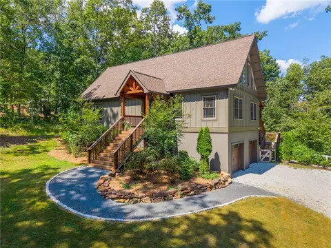 711 Scharlin Dr, Pickens, SC 29671
