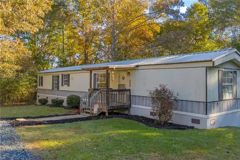 222 Sullivan Rd, Walhalla, SC 29691